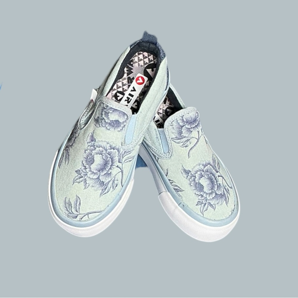 Airwalk Girls Slip-On Sneakers Size 13 Floral Blue Casual Canvas Shoes